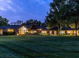 1 Twin Springs Ln, Saint Louis, MO 63124