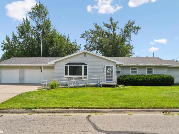 102 Columbus Dr, Marshalltown, IA 50158