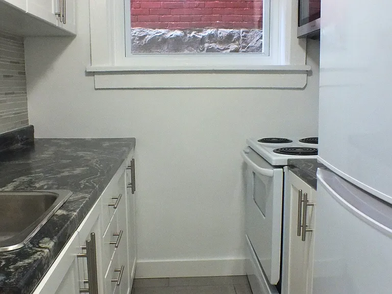 405 Elgin St — Photo 14