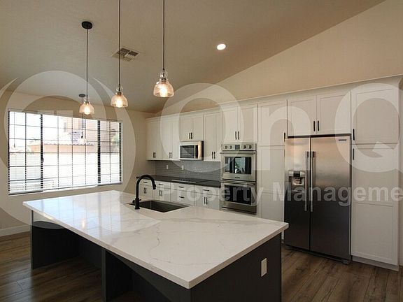 4th image of 933 N Kristin Ln