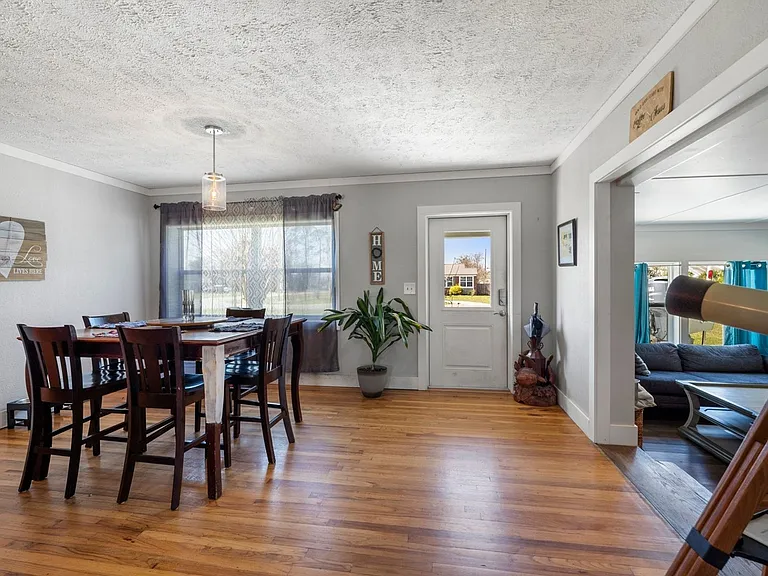 907 Garrison Ave — Photo 5