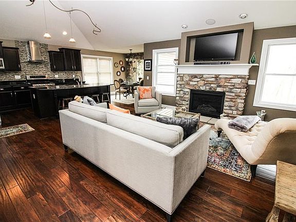 4th image of 120 Chambers Dr