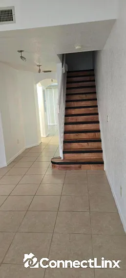 4946 Leeward Ln — Photo 8