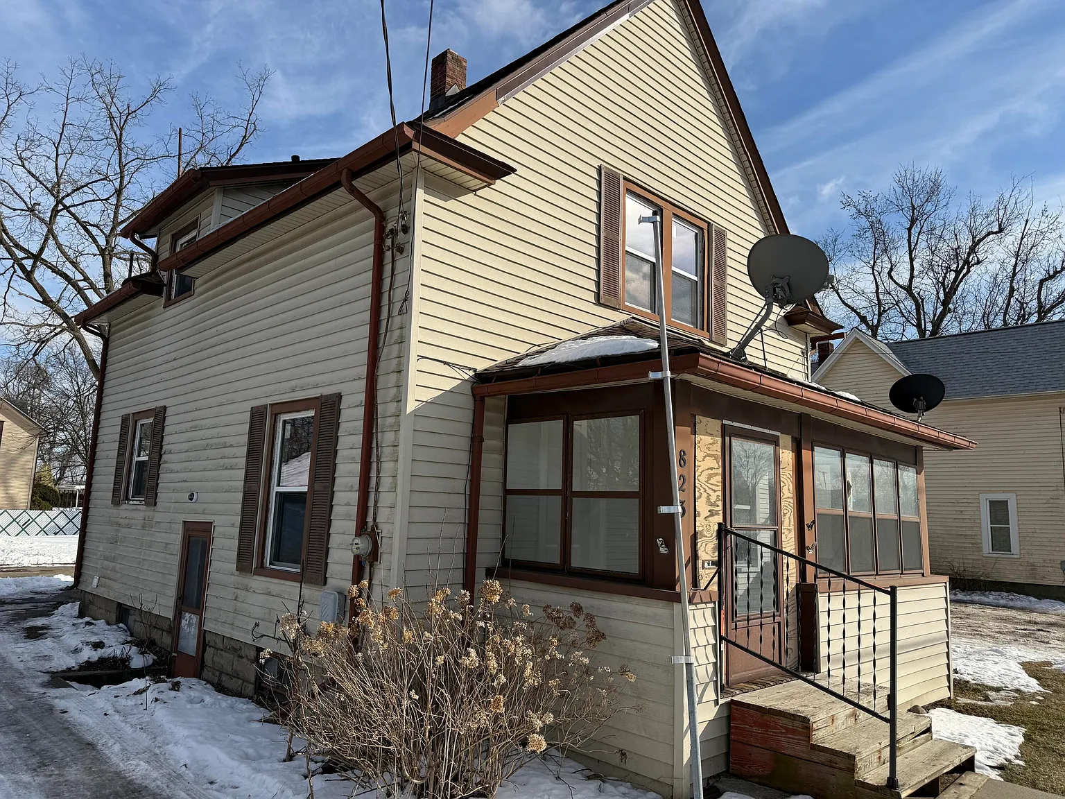 823 N West Ave photo 1