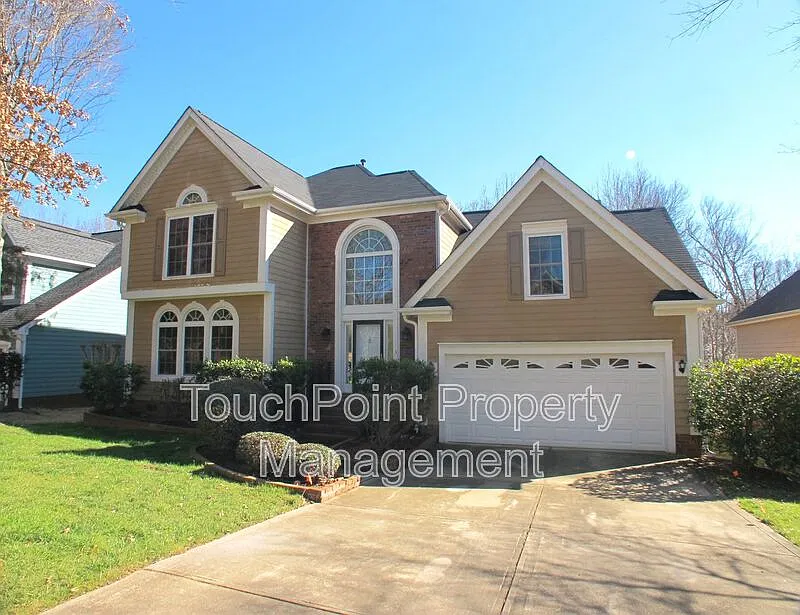 4 bed, 2.5 bath, 2581 sqft, $2,450 — Photo 1
