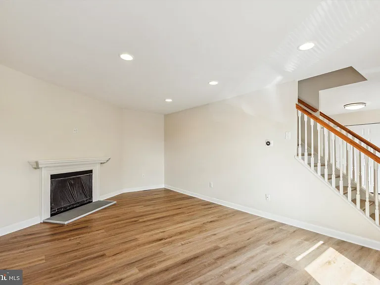 1112 Whitpain Hls — Photo 3