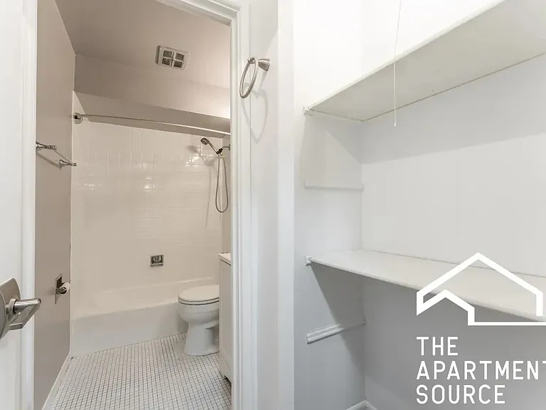 661 W Grace St #417 — Photo 6