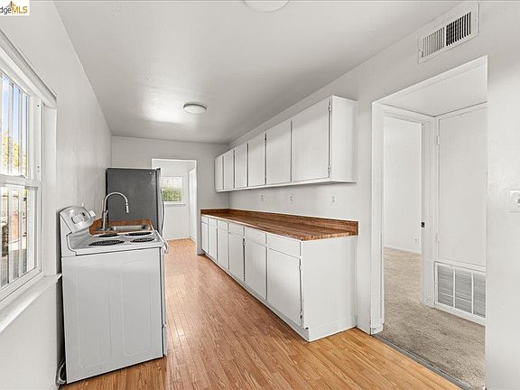 5th image of 2136 Linden St