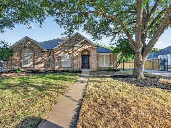709 Coal Creek Dr, Mansfield, TX 76063