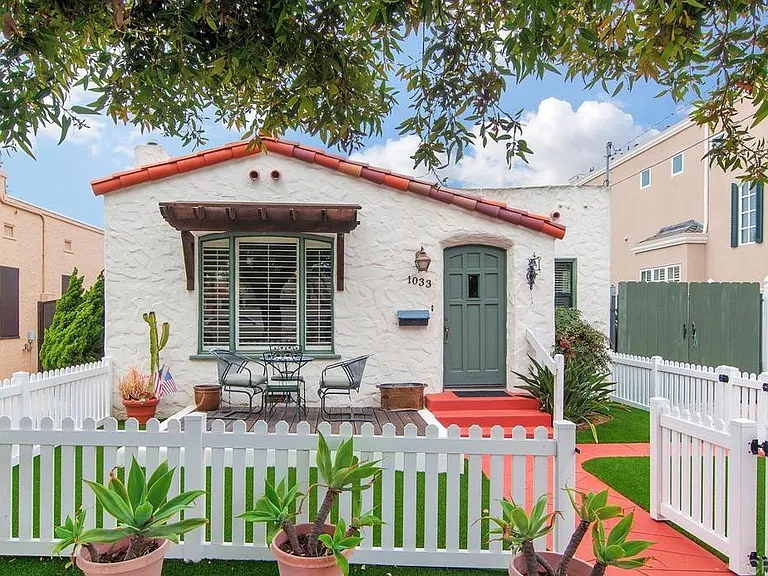 1033 Encino Row — Photo 1