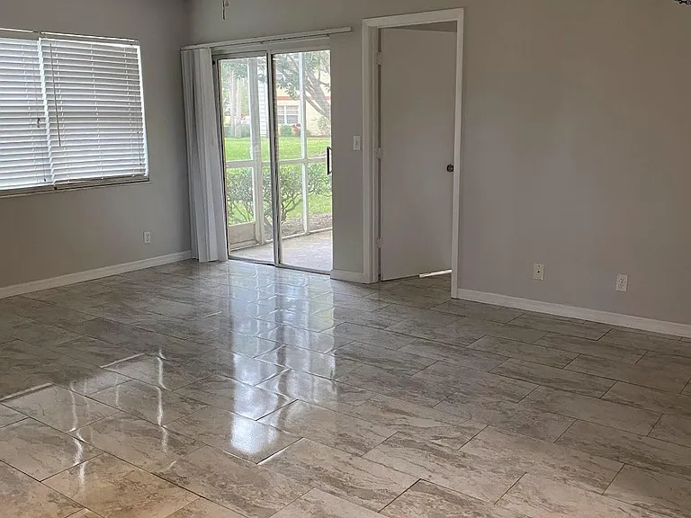 1544 SE Royal Green Cir #101 — Photo 3