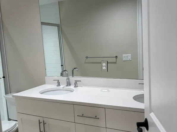 7420 SE 27th St #A, Mercer Island, WA 98040