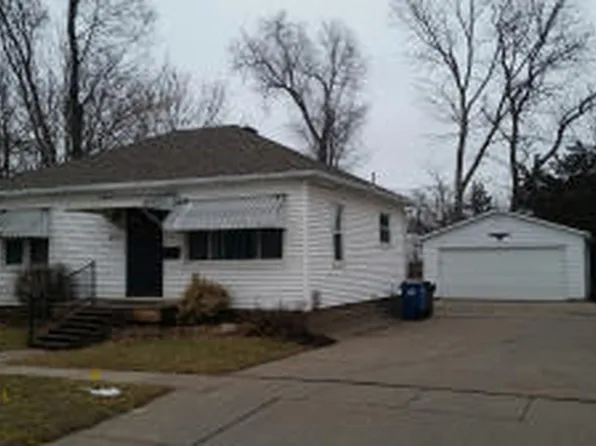 807 Broadway St, Muscatine, IA 52761