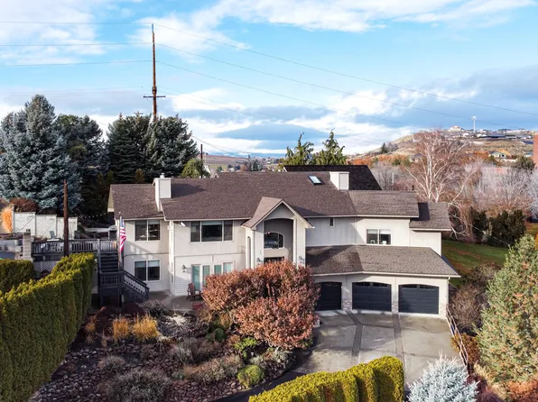 506 N 4th St, Selah, WA 98942