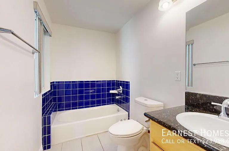 11622 Oxnard St — Photo 24