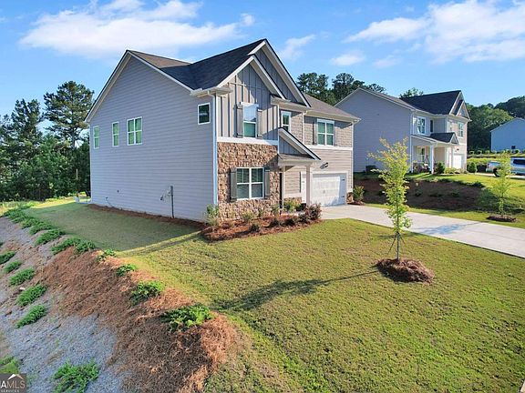 3rd image of 90 Thompson Dr