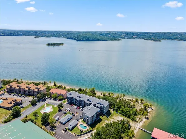 700 Emerald Pointe Dr APT 302, Hollister, MO 65672