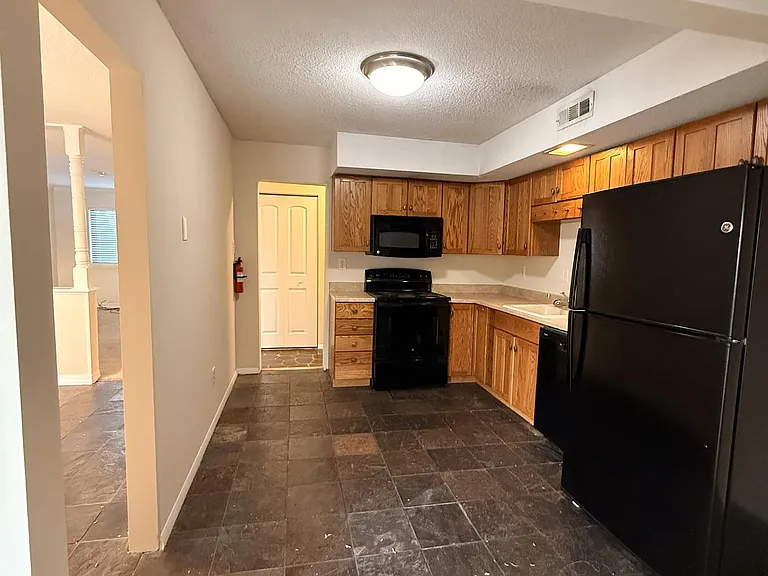 504 Heritage Dr — Photo 16