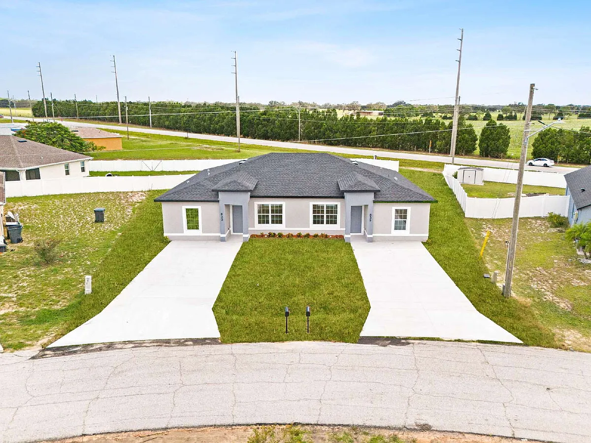 Building Photo - 906 Fraser Dr