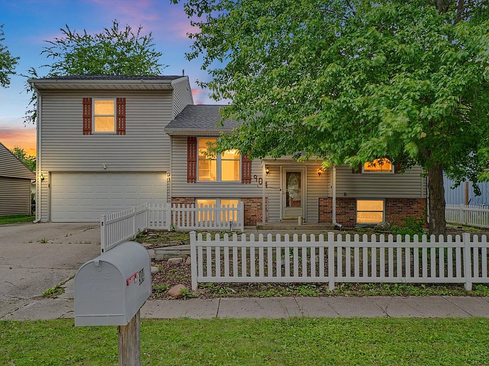 1st image of 904 Fairoaks Dr