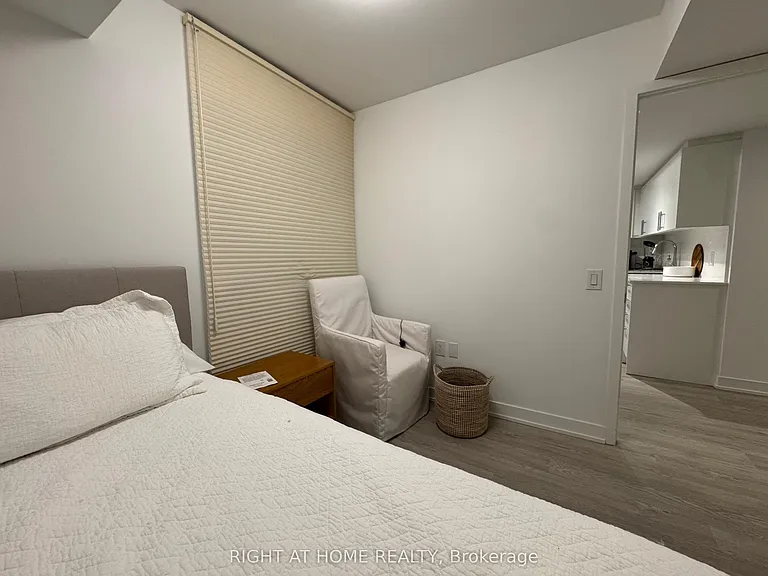 3 Strathgowan Ave #318 — Photo 25