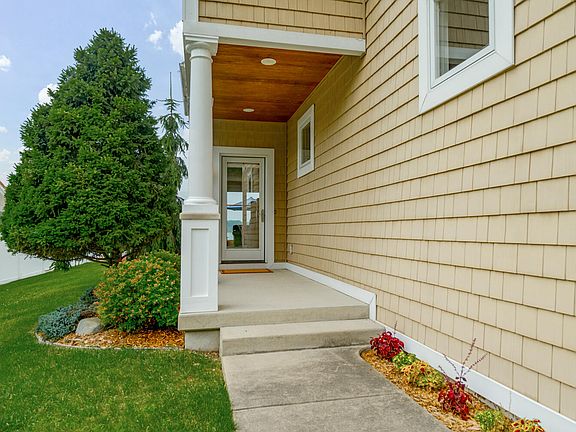 2nd image of 1054 N Eagle Lake Dr