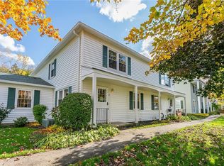 43 Falcon Ln E, Fairport, NY 14450