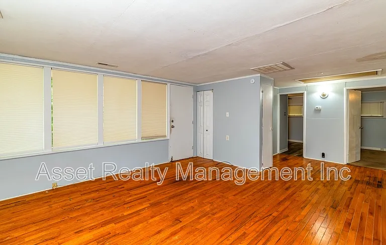 126 Wellington Cir — Photo 8