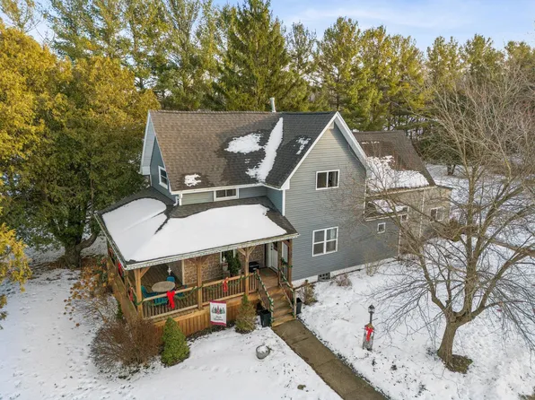 W10763 Cross Rd, New London, WI 54961