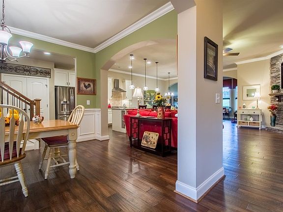 2nd image of 1008 Larkwood Dr