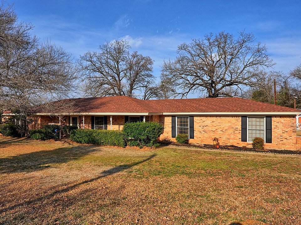 1st image of 2709 Oakwood Dr
