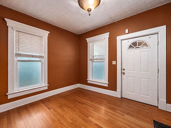 2nd image of 1400 Summit St