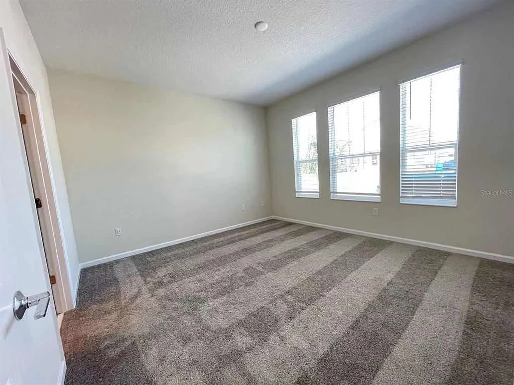 4 bed, 3.5 bath, 2492 sqft, $2,900 — Photo 4