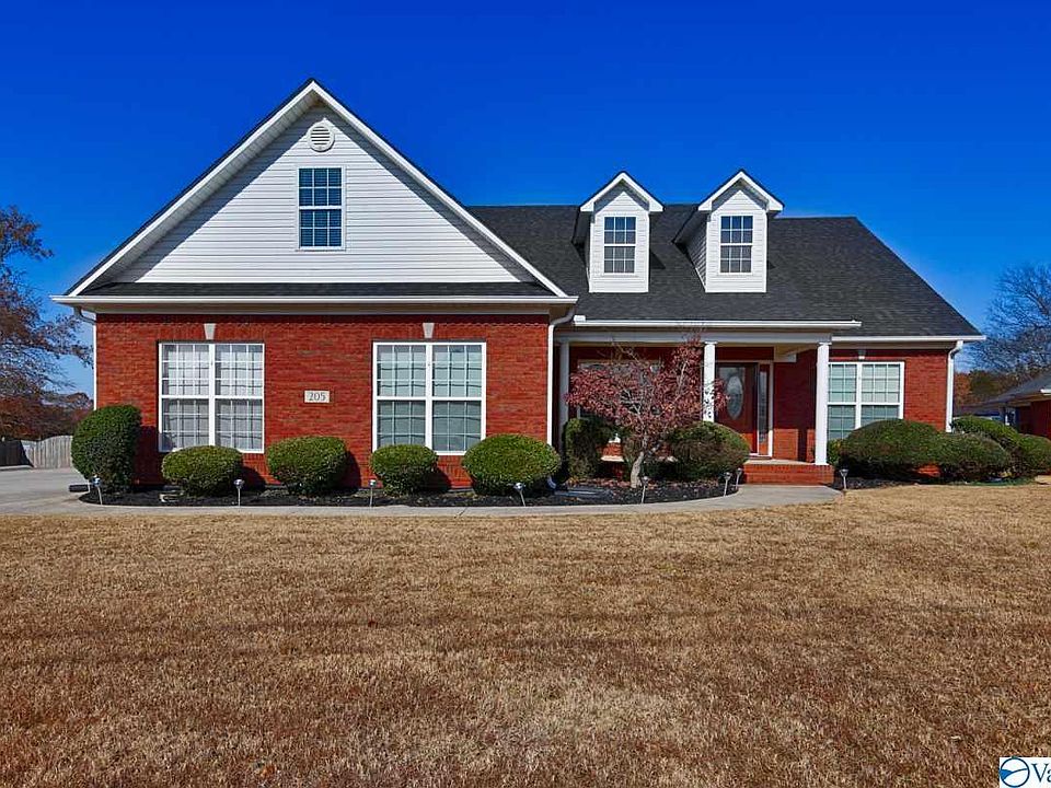 1st image of 205 Duck Creek Dr