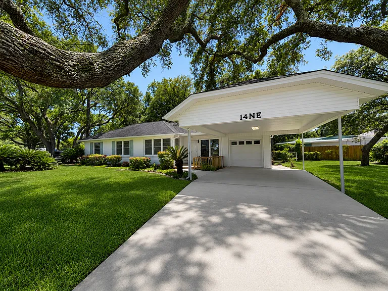 14 Bay Dr NE — Photo 2