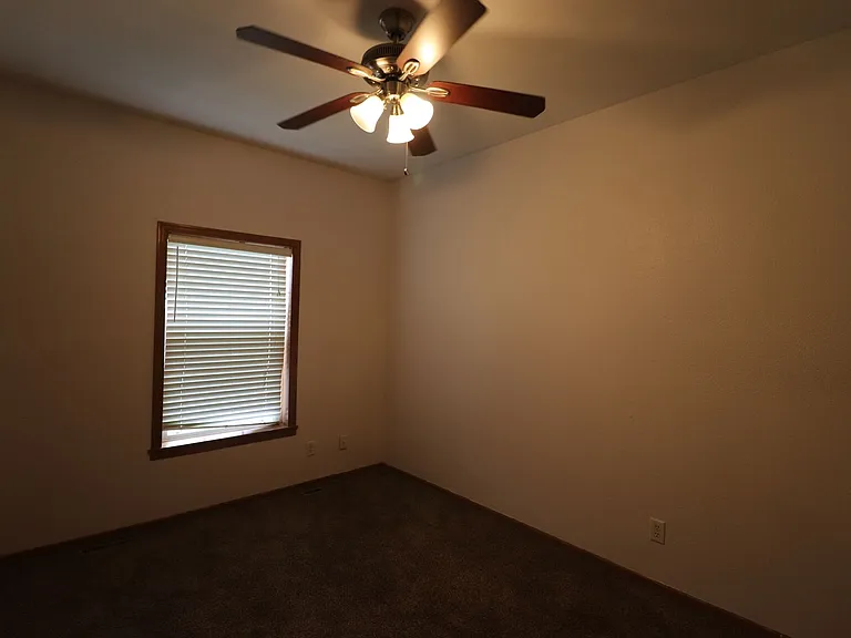 2116 Thompson Dr — Photo 27