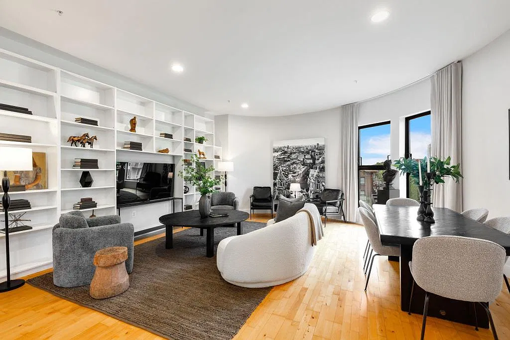 615 E Pike Street - 2 bedrooms + den — Photo 1