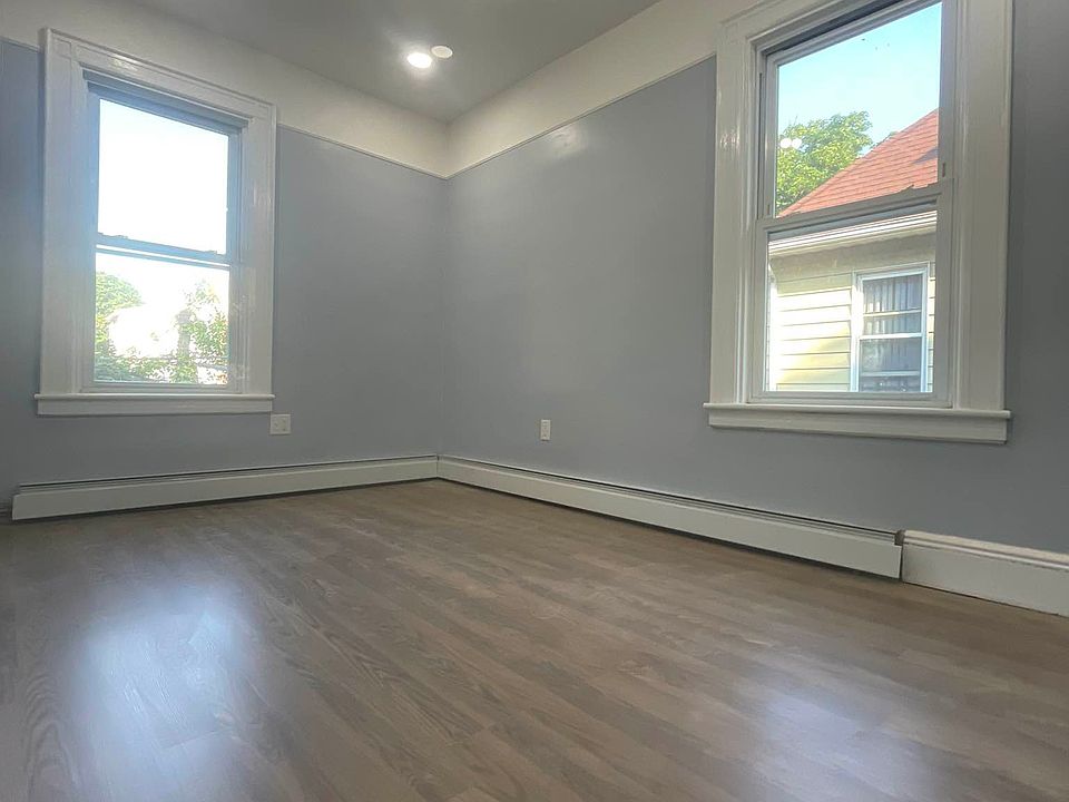 1st image of 895 E 37th St #2A
