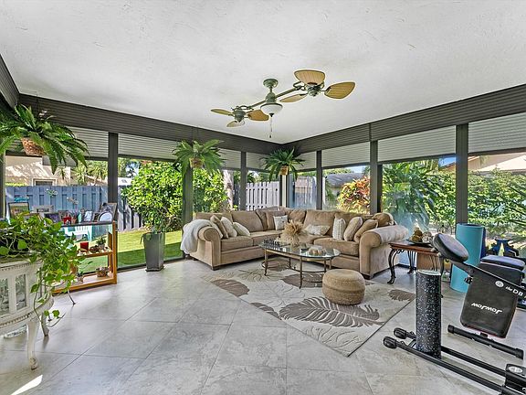 3rd image of 819 NW 25th Avenue