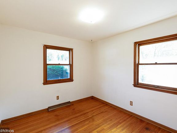 5th image of 156 Bellwood Ave