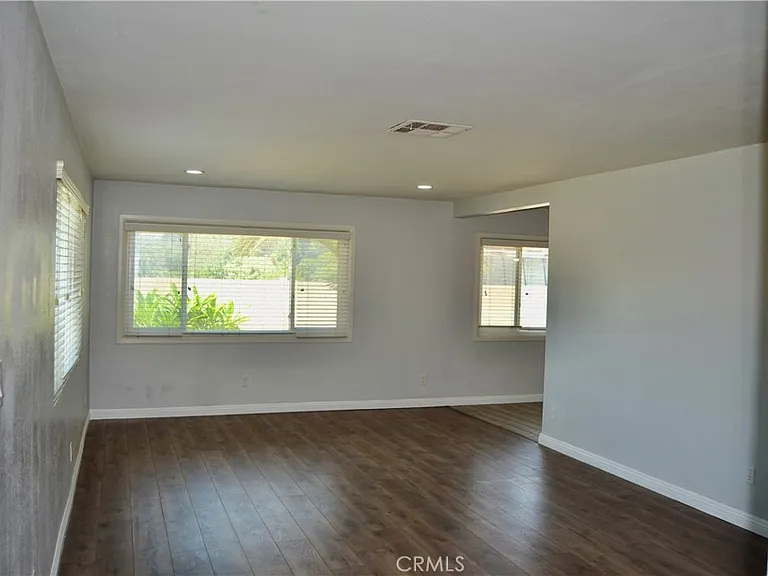 894 N Orange St — Photo 40