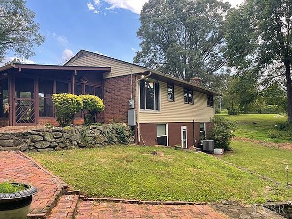 3rd image of 110 Walton Dr