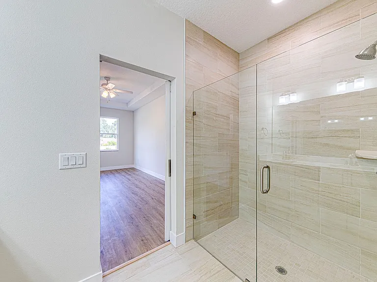 241 N Pine Ave — Photo 22