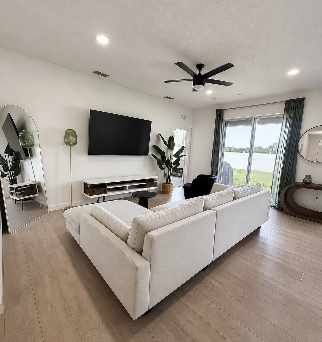 3 bed, 1356 sqft, $2,500 — Photo 4