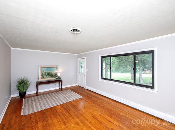 134 Piedmont Dr, Kannapolis, NC 28081