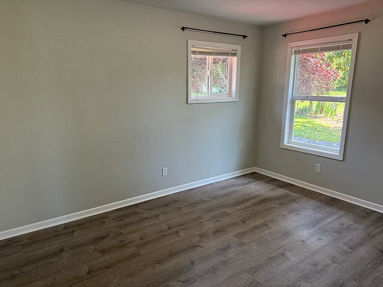406 Hillview Dr — Photo 13