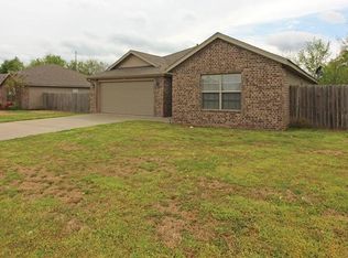 110 Poplar Rd, Centerton, AR 72719