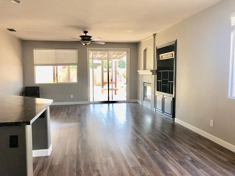 5404 Friesian Way — Photo 11