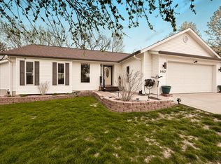1417 Golden Hills Dr, Crescent, IA 51526