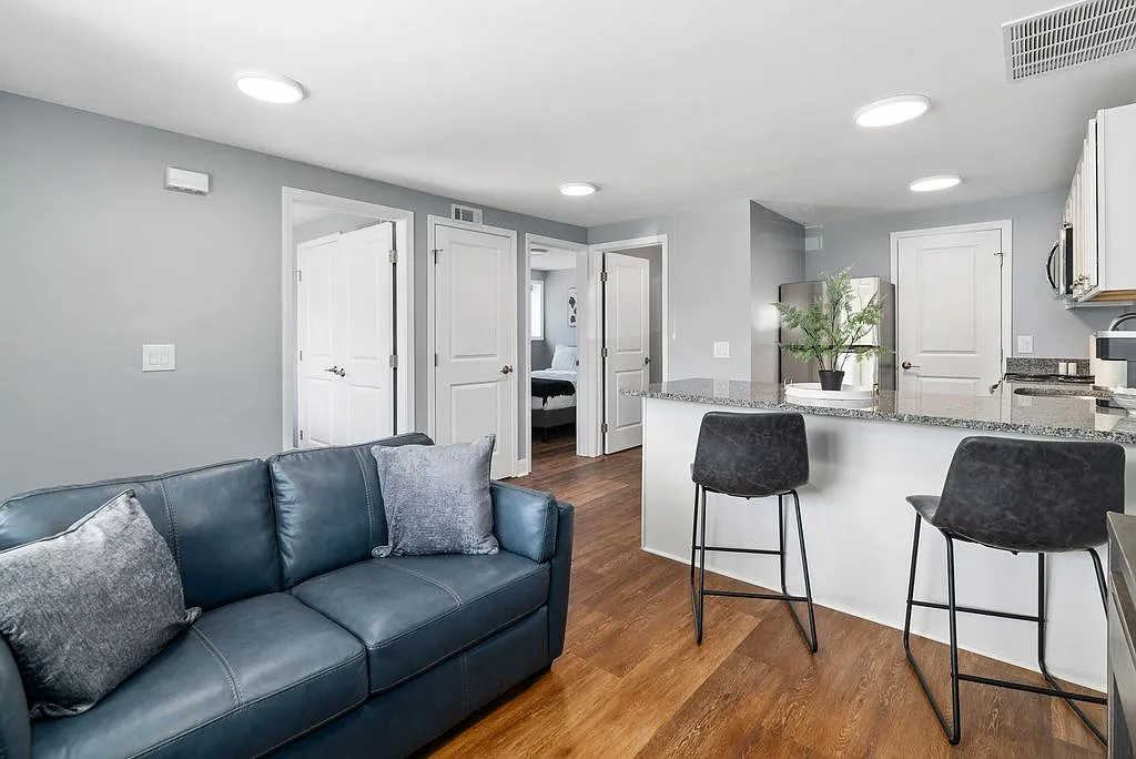 567 Riverview Apartments — Photo 4